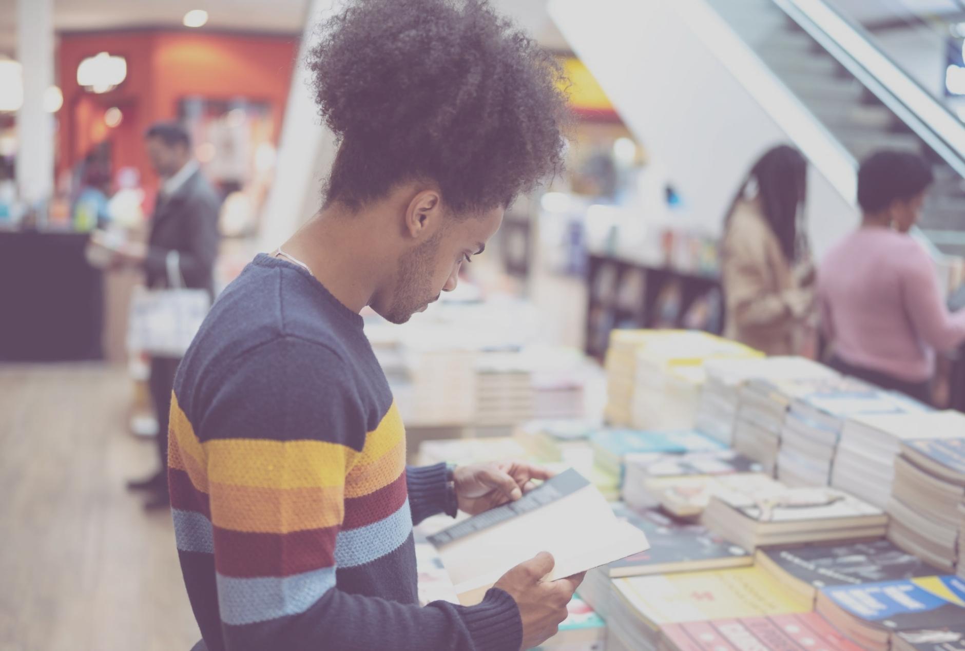Kursteilnehmer beim praktischen Lernen